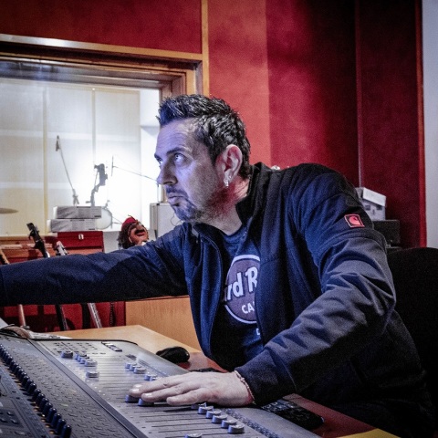 Επίσκεψη στα Lab 33 Studios: Ο μουσικός παραγωγός Christian Rahm μιλά για τη διαδικασία ηχογράφησης, την παραγωγή και την ολοκλήρωση ενός άλμπουμ