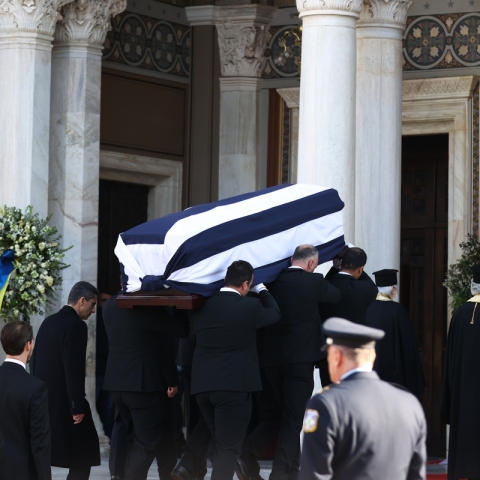 Κηδεία τέως βασιλιά Κωνσταντίνου: Η ευρωβουλευτής Μαρία Σπυράκη σχολιάζει τις αντιδράσεις για την απόφαση της ελληνικής πολιτείας και γράφει για τα συμπεράσματα που προκύπτουν από το γεγονός.