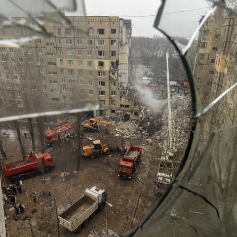 Ουκρανία: Αυξάνονται τα θύματα από τη ρωσική επίθεση σε πολυκατοικία στο Ντνίπρο -35 οι νεκροί - Οι εξελίξεις στο ανατολικό μέτωπο.