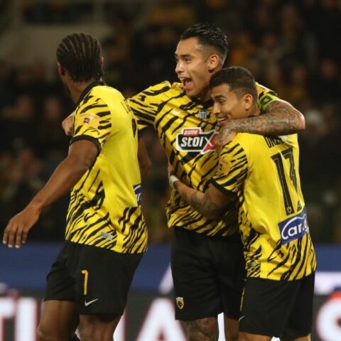 Με το... ενάμισι πόδι στα ημιτελικά του Κυπέλλου Ελλάδας βρίσκεται πλέον η ΑΕΚ, μετά την άνετη νίκη της επί του Πανσερραϊκού με 3-0.