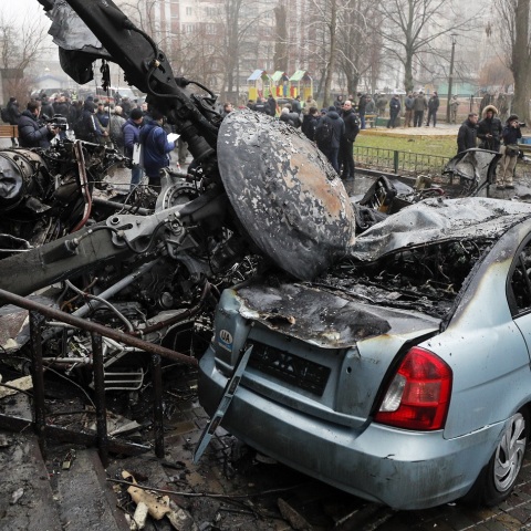 Ουκρανία: Στο μέτωπο μετέβαινε το ελικόπτερο που συνετρίβη κοντά σε παιδικό σταθμό στο Κίεβο - Τουλάχιστον 15 νεκροί - Για «τρομερή τραγωδία» μίλησε ο Ζελένσκι.