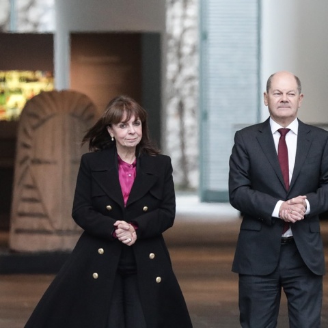 Η Πρόεδρος της Δημοκρατίας, Κατερίνα Σακελλαροπούλου, με τον Καγκελάριο της Γερμανίας, Όλαφ Σολτς