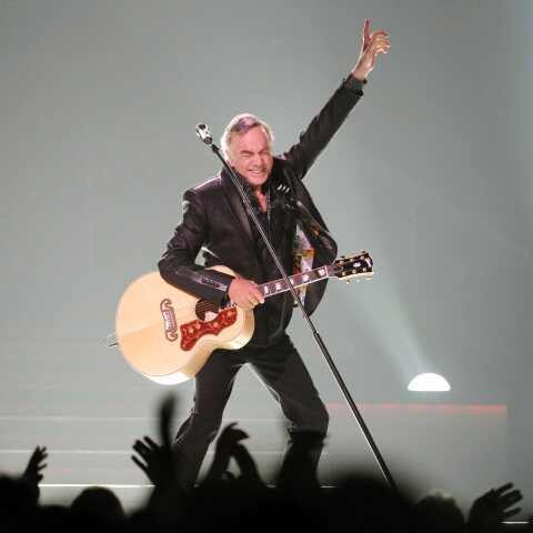 Neil Diamond - Red, Red Wine: Tο τραγούδι της ημέρας, Τρίτη 24 Ιανουαρίου 2023, από τον Athens Voice 102.5