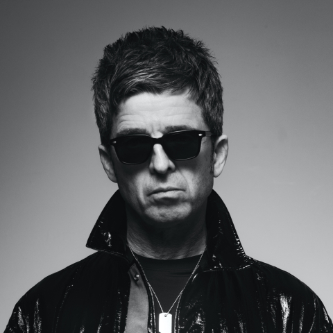 Το νέο άλμπουμ των Noel Gallagher's High Flying Birds, «Council Skies», οι δηλώσεις του Noel Gallagher για την πιθανότητα επανένωσης των Oasis και οι αλλαγές στην προσωπική του ζωή.