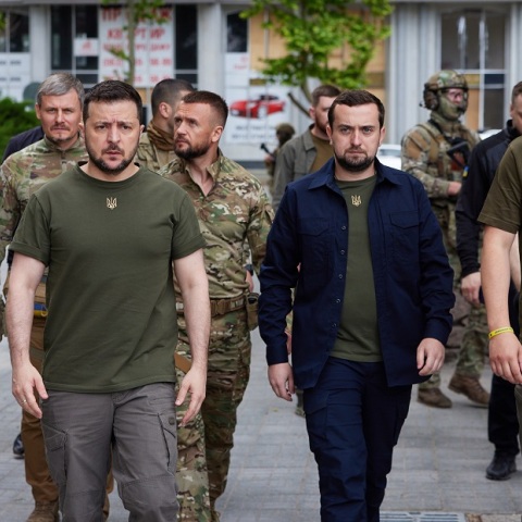 Η Ουκρανία ταλανίζεται από σειρά σκανδάλων διαφθοράς - Ποιους κορυφαίους αξιωματούχους απομακρύνει από την κυβέρνηση ο Βολοντίμιρ Ζελένσκι.