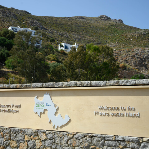 σημανση_καλωσορισματος__στο_λιμανι_της_τηλου