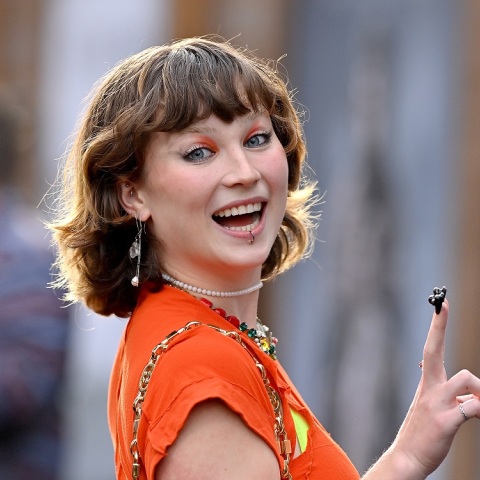 Η κόρη της Björk, Ísadóra, κυκλοφόρησε το «bergmál», το πρώτο της τραγούδι