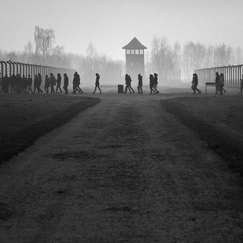 Άουσβιτς: Η ιστορία και οι συγκλονιστικές εικόνες του φωτογράφου Wilhelm Brasse.