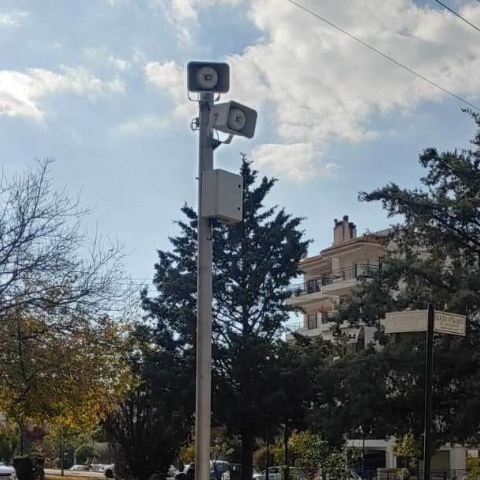 Ο Δήμος Ηλιούπολης εγκατέστησε ένα έξυπνο, καινοτόμο Σύγχρονο Σύστημα Ηχητικών Ανακοινώσεων στην πλατεία Λευκαδίων.