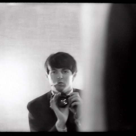 Το νέο φωτογραφικό λεύκωμα «1964: Eyes of the Storm» του Paul McCartney με 275 φωτογραφίες που τράβηξε αποτυπώνοντας το φαινόμενο της Beatlemania και η έκθεση που θα παρουσιαστεί στο Λονδίνο.