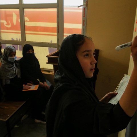 Αφγανιστάν: Οι Ταλιμπάν διέταξαν τα ιδιωτικά πανεπιστήμια να μην επιτρέψουν στις φοιτήτριες να συμμετάσχουν στις εισαγωγικές εξετάσεις.