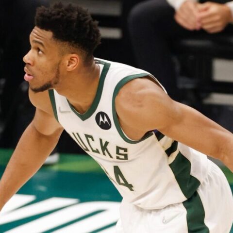 Γιάννης Αντετοκούνμπο: Η ιστορία για το PlayStation που αγόρασε και το επέστρεψε από τύψεις επειδή ένιωσε σπάταλος.