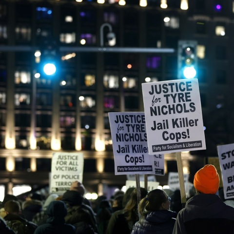 Διαδηλώσεις στις ΗΠΑ μετά τη δημοσιοποίηση βίντεο από τον θανάσιμο ξυλοδαρμό του 29χρονου Αφροαμερικανού Τάιρ Νίκολς από αστυνομικούς.