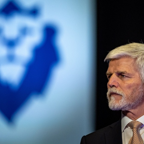 Τσεχία: Ο απόστρατος στρατηγός του ΝΑΤΟ Πετρ Πάβελ κερδίζει τις προεδρικές εκλογές – Διαδέχεται τον Μίλος Ζέμαν, που διατηρούσε αμφιλεγόμενες σχέσεις με τη Μόσχα.