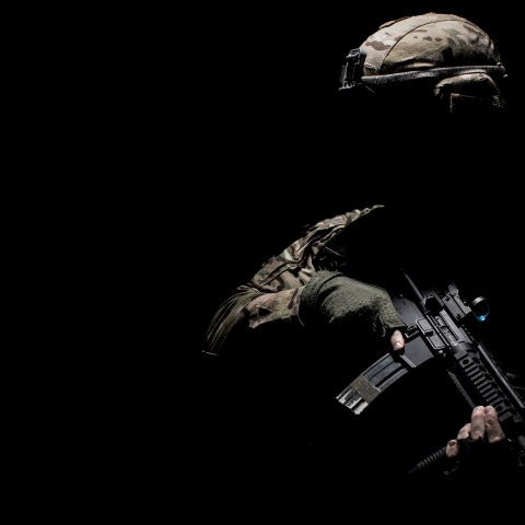 Μέλος του βρετανικού στρατού κατηγορείται για δραστηριότητες που συνδέονται με την τρομοκρατία - Συνελήφθη ο 21χρονος Ντάνιελ Άμπεντ Χάλιφ. 