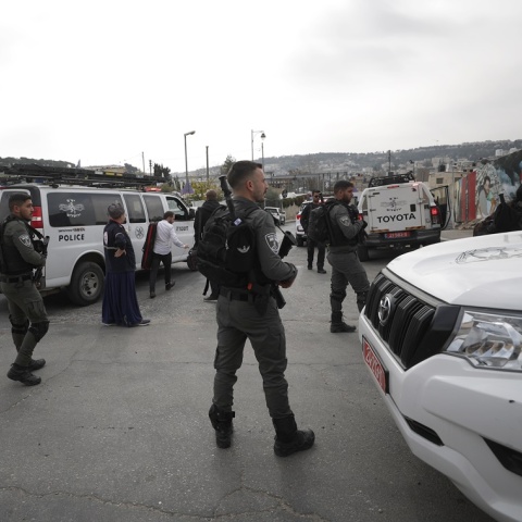 Αρχές ασφαλείας με όπλα σε δρόμο της Ιερουσαλήμ