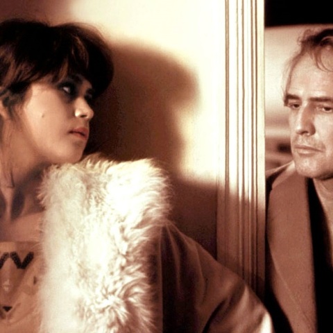 «Το Τελευταίο Τανγκό στο Παρίσι»: Αναδρομή στην πολυσυζητημένη ταινία του Μπερνάρντο Μπερτολούτσι, με αφορμή τη συμπλήρωση 50 ετών από την κυκλοφορία της.