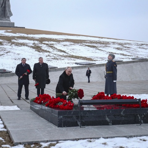Η Βλαντίμιρ Πούτιν δήλωσε ότι η Ρωσία απειλείται από γερμανικά άρματα μάχης, 80 χρόνια μετά το Στάλινγκραντ: Η ομιλία του για την επέτειο της καθοριστικής μάχης.