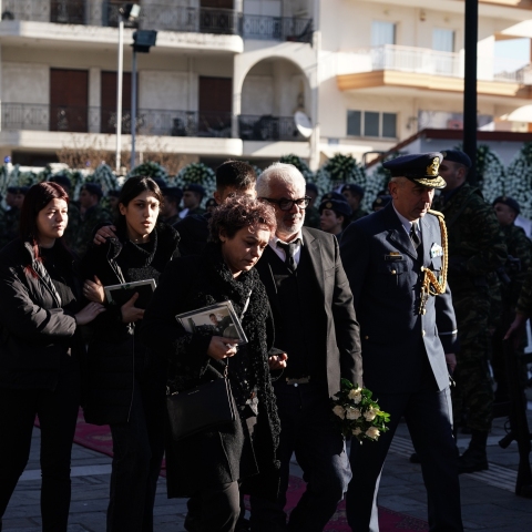 Κηδεία Μάριου Μιχαήλ Τουρούτσικα - Οι γονείς του στην εξόδιο ακολουθία