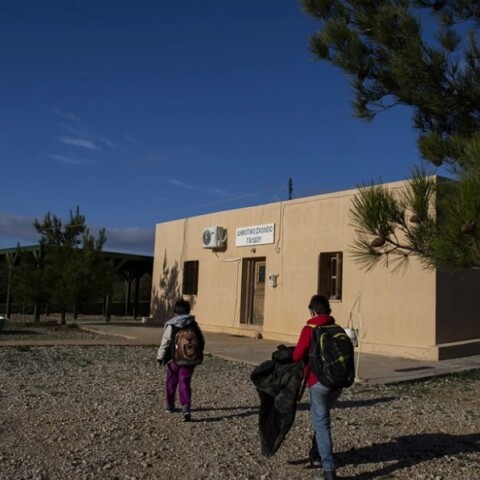 Μαθητές στο σχολείο της Γαύδου