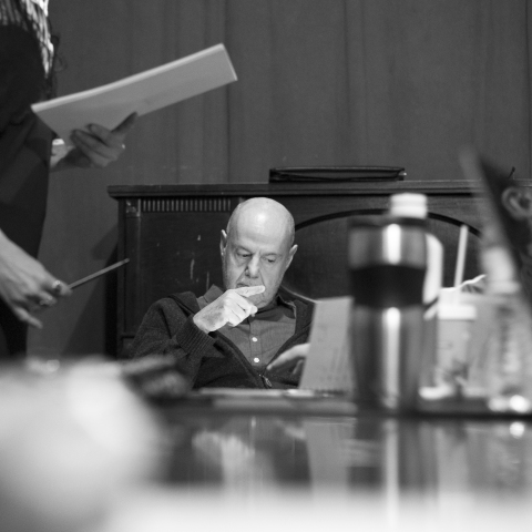 Ο Γιάννης Χουβαρδάς στις πρόβες για την "Παρεξήγηση"