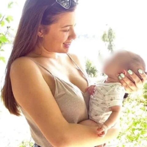 Η Καρολάιν Κράουτς με την κόρη της Λυδία, όταν ήταν μωρό