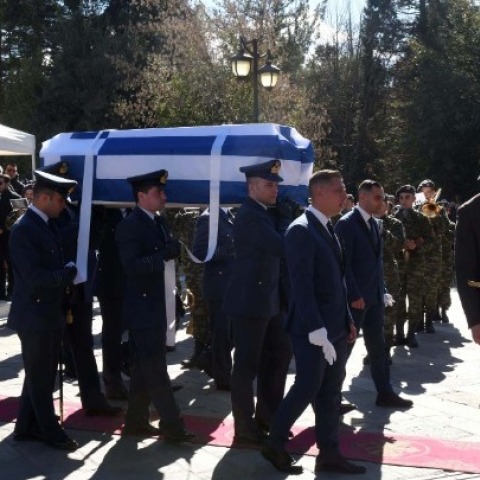 Κηδεία πιλότου Ευστάθιου Τσιτλακίδη στο Νευροκόπι - Η πομπή με το φέρετρο