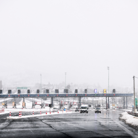 Έντονη χιονόπτωση στην Εθνική οδό