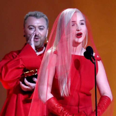 Η Κιμ Πέτρας έγραψε ιστορία ως η πρώτη τρανς καλλιτέχνιδα που κέρδισε βραβείο Grammy για το καλύτερο ποπ ντουέτο - Η συγκινητική ομιλία της.