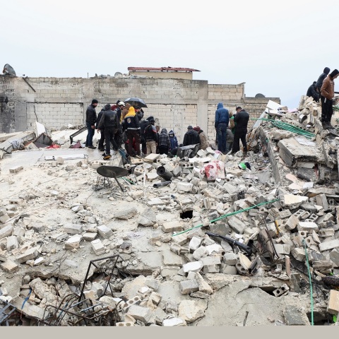 Η άμεση ανταπόκριση της Ελλάδας με ανθρωπιστική βοήθεια στην Τουρκία μετά τον φονικό σεισμό και η πρόκληση της κοινής συνύπαρξης των δύο λαών.