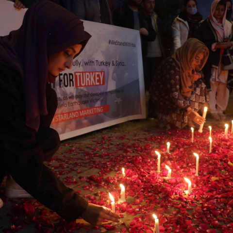 Σεισμός στην Τουρκία: Νεκροί και τραυματίες μετά τα 7,8 Ρίχτερ - Διασώστες αναζητούν εγκλωβισμένους στα ερείπια - Οι εικόνες των φωτογραφικών πρακτορείων.