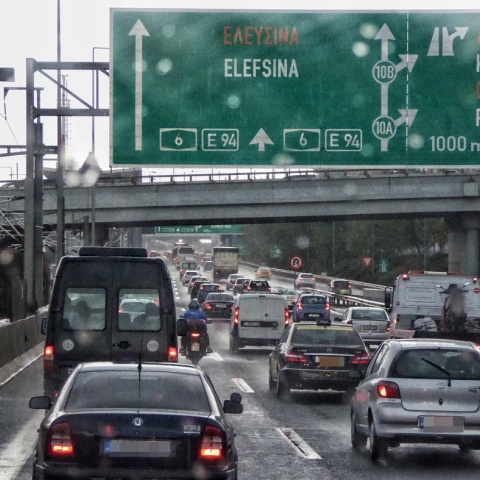 Κίνηση αυτοκινήτων στην Αττική Οδό