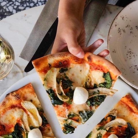 Eurostat: Αυξημένο κατά 16% το κόστος της πίτσας στα καταστήματα της Ευρωπαϊκής Ένωσης σε σχέση με πέρυσι - Σε ποιες χώρες της ΕΕ καταγράφονται οι μεγαλύτερες αυξήσεις. 