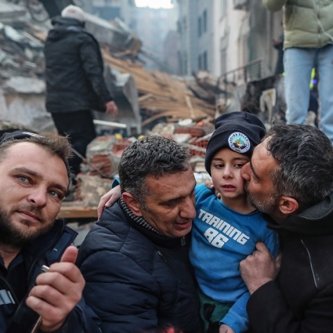 Σεισμός στην Τουρκία: 8χρονος ανασύρθηκε ζωντανός μετά από 52 ώρες