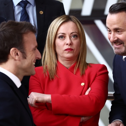 Η Ιταλίδα πρωθυπουργός Τζόρτζια Μελόνι χαρακτηρίζει ανάρμοστη εκ μέρους της ΕΕ την πρόσκληση του Γάλλου προέδρου Μακρόν στον Ουκρανό ομόλογό του Ζελένσκι.