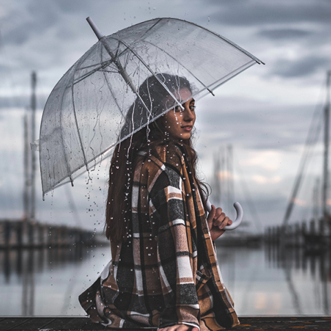 Κορίτσι στη βροχή