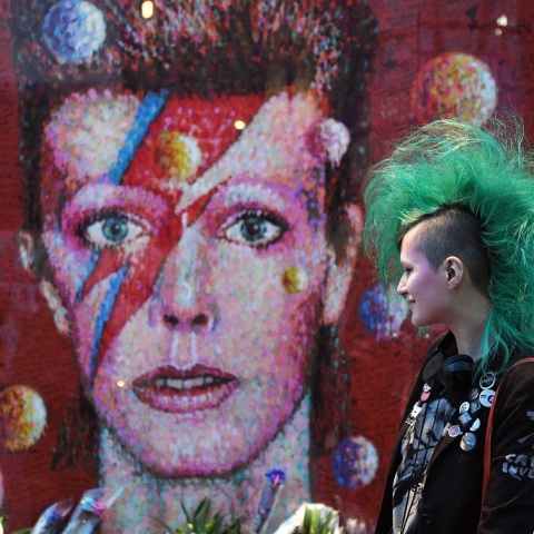 Χειρόγραφοι στίχοι του David Bowie πουλήθηκαν για σχεδόν 60.000 λίρες σε οίκο δημοπρασίας