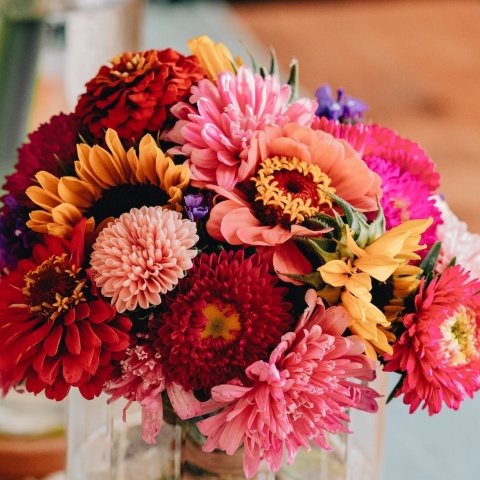 Μπουκέτο με λουλούδια για όσους γιορτάζουν σήμερα