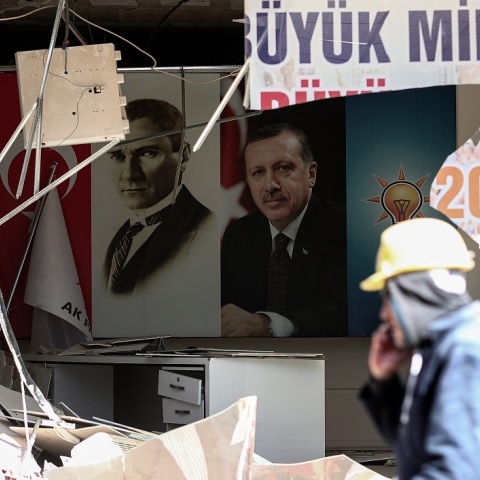 Ο σεισμός στην Τουρκία και οι εκτιμήσεις για το μέγεθος των καταστροφών, η διαχείριση του Ρετζέπ Ταγίπ Ερντογάν ενόψει των εκλογών στην Τουρκία