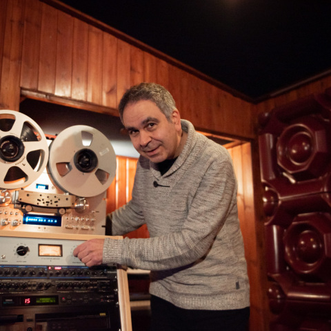 Επίσκεψη στα Artracks Recording Studios: Ο Studio Manager και Chief Engineer Γιώργος Πρινιωτάκης μιλά για τη διαδικασία ηχογράφησης, την παραγωγή και την ολοκλήρωση ενός άλμπουμ