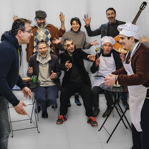 Η θεατρική ομάδα του Προγράμματος Erasmus+ Stage of Mind, η Εταιρία Κοινωνικής Ψυχιατρικής Π. Σακελλαρόπουλος και οι «Άγγελοι της Χαράς», παρουσιάζουν το έργο «Το Καφενείο των Ντροπαλών» στο θέατρο του «Κέντρου Κοινωνικού Διαλόγου της Π.Ε.Ψ.Α.Ε.Ε.»