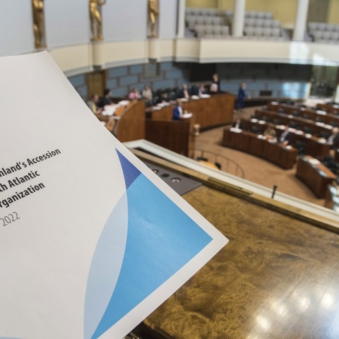 Έγγραφα που αφορούν την ένταξη της Φινλανδίας στο ΝΑΤΟ στα έδρανα του κοινουβουλίου