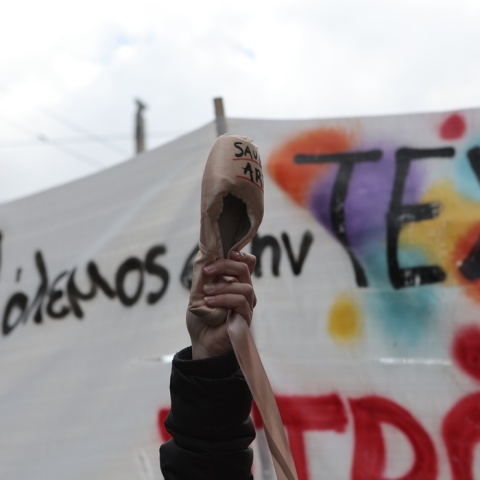 Καλλιτέχνες διαμαρτύρονται στον δρόμο για το Προεδρικό Διάταγμα που αφορά τα πτυχία τους