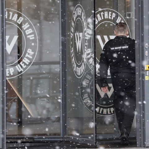 Ρώσοι αξιωματούχοι αρνούνται να δώσουν πολεμοφόδια στους μαχητές της Wagner, υποστηρίζει ο επικεφαλής της οργάνωσης μισθοφόρων, Γεβγκένι Πριγκόζιν.