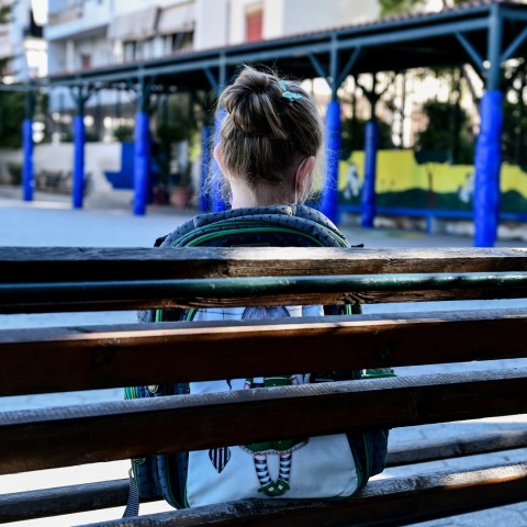 Θεσσαλονίκη: Κουμπαράδες σε σχολεία, καταστήματα και σούπερ μάρκετ για τη μικρή Σμαράγδα - Η 10χρονη μαθήτρια διαγνώστηκε με λευχαιμία.