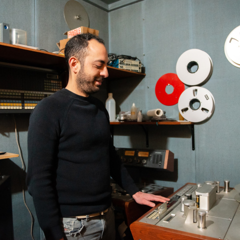 Επίσκεψη στα Kyriazis Studios: Ο Βαγγέλης Κυριαζής μιλά για τη διαδικασία ηχογράφησης, την παραγωγή και την ολοκλήρωση ενός άλμπουμ