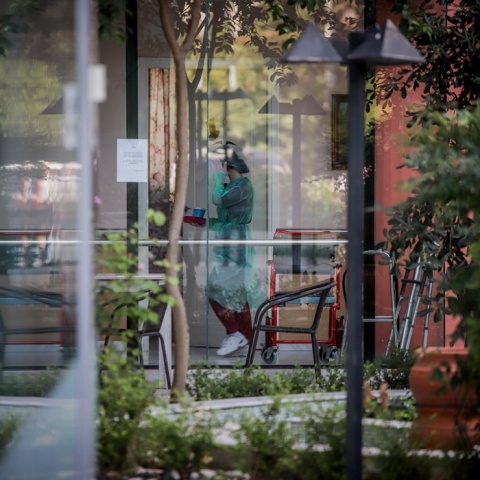 Νοσηλευτές σε γηροκομείο 