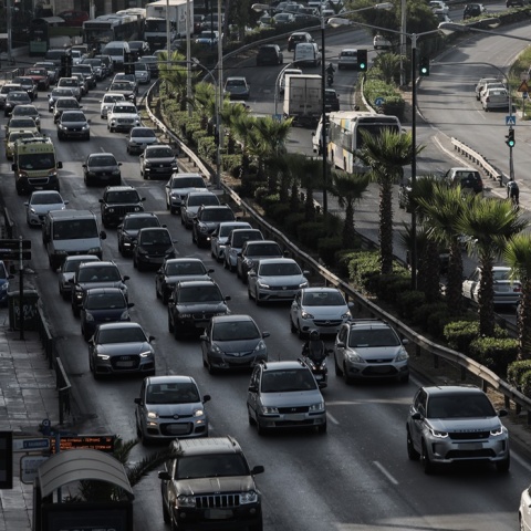 Αυτοκίνητα στην παραλιακή