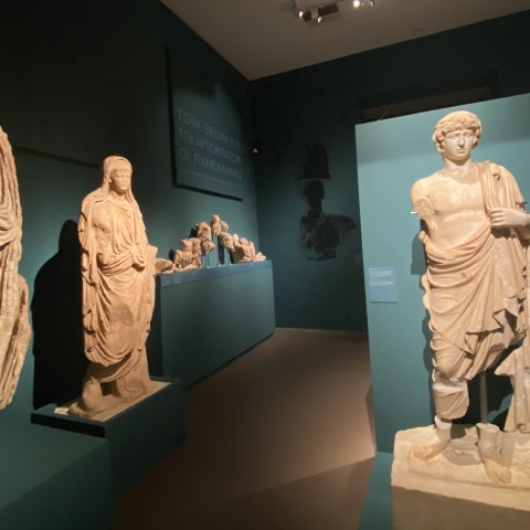 Αρχαιολογικό Μουσείο Ελευσίνας: Εγκαινιάστηκε από την Κατερίνα Σακελλαροπούλου η επανέκθεση ευρημάτων από τους Προϊστορικούς ως τους ύστερους Ρωμαϊκούς χρόνους.