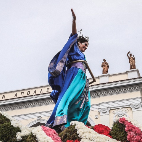 Καρναβάλι 2023 - Πάτρα: Live εικόνα από τη μεγάλη παρέλαση - Χιλιάδες επισκέπτες κατακλύζουν τους δρόμους - Γιορτινός παλμός.